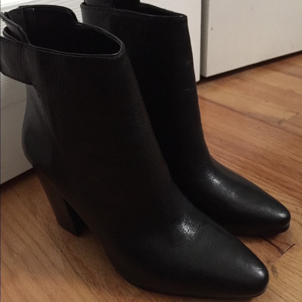 Banana Republic Camden Black Bootie - Picture 2 of 5